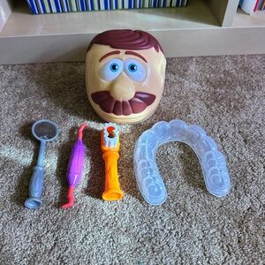 Play-Doh Dentist Playset with Face and Tools